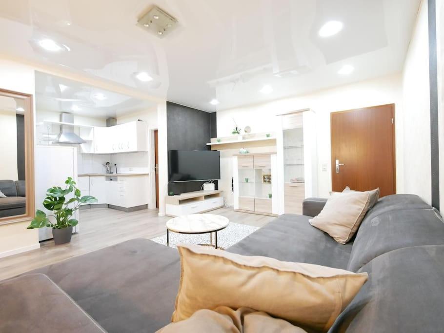 61 M2 Erdgeschosswohnung Mit Eigenem Parkplatz Vorm Haus Osnabrück Buitenkant foto